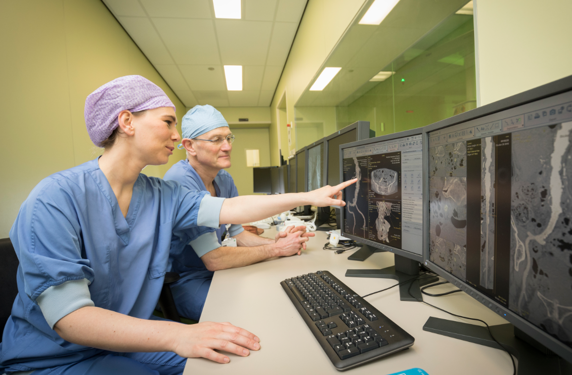 Vaatchirurg Geelkerken tijdens onderzoek Biomarkers in mesenteric ischemia